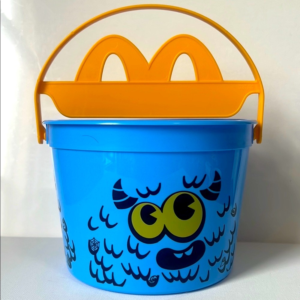💥3/10 Sale - McDonald’s Collectible Halloween Bucket with Stickers